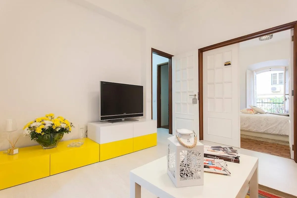 Gasthuis Ginjinha House - 4 Rooms - Bairro Alto - With Ac! Lissabon